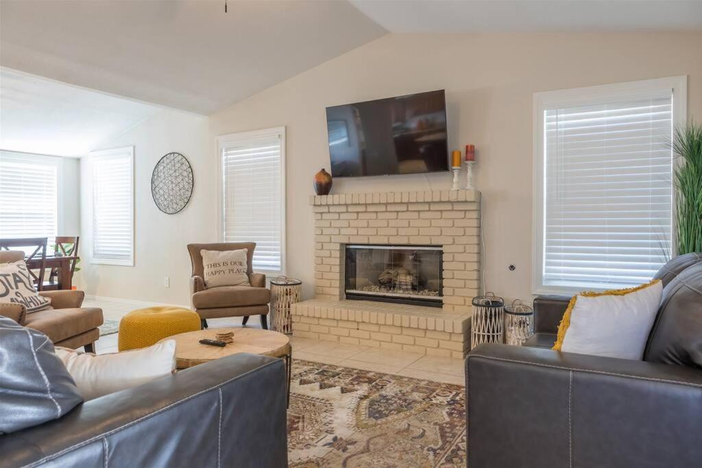 Private Paradise With Pool Heater, Spa, Billiards Avondale Exterior photo
