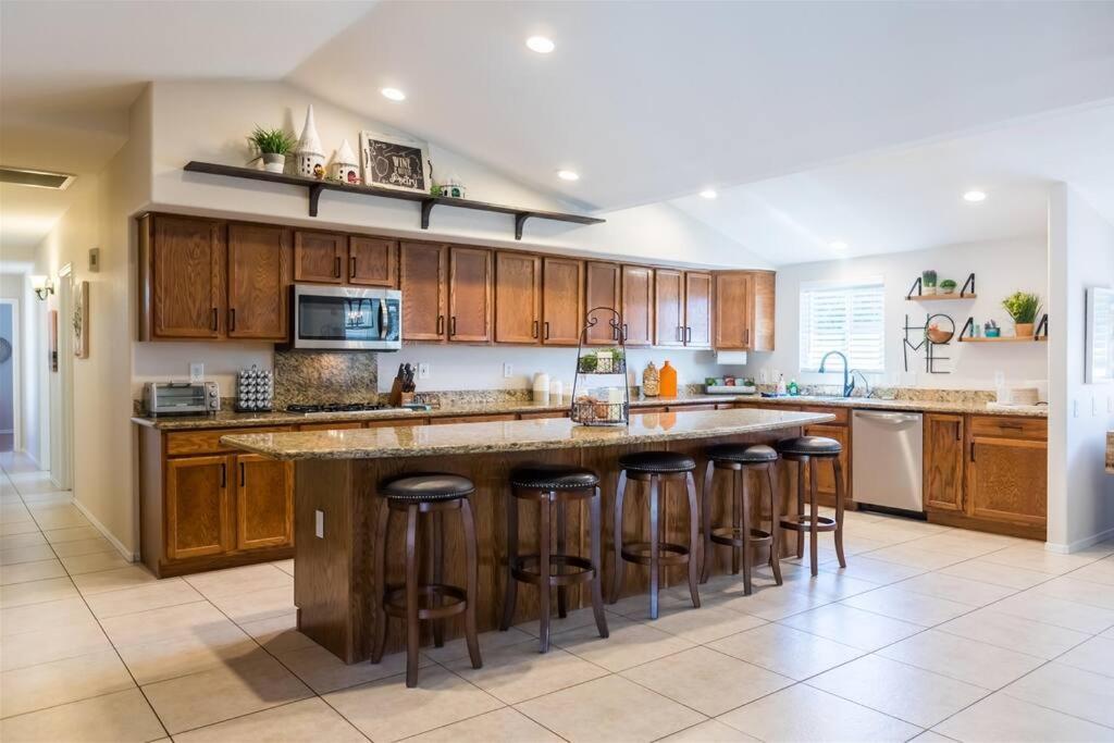 Private Paradise With Pool Heater, Spa, Billiards Avondale Exterior photo